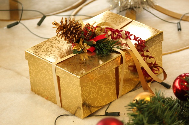 3 Simple Yet Thoughtful Holiday Gift Ideas for the Family